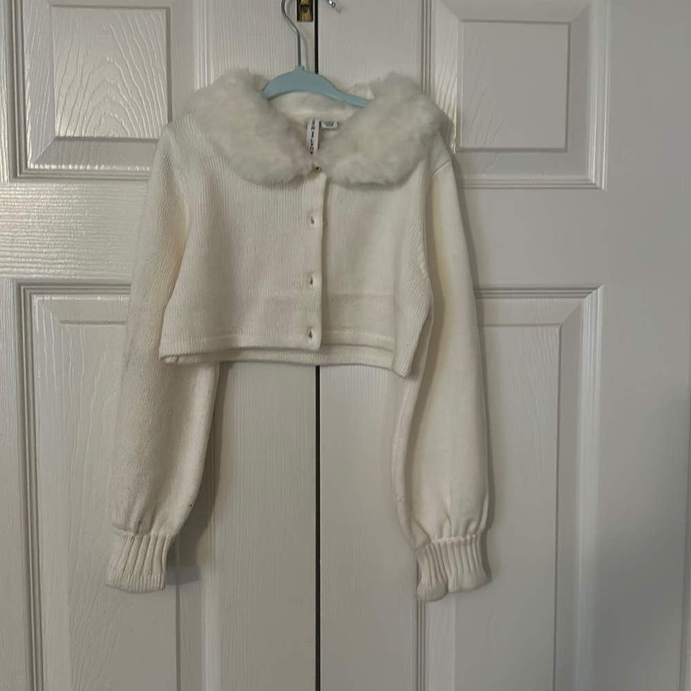 Faux Fur Collar Cropped Cardigan girl